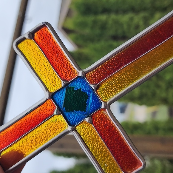 Stained glass hand crafted cross sun catcher - Picture 4 of 12